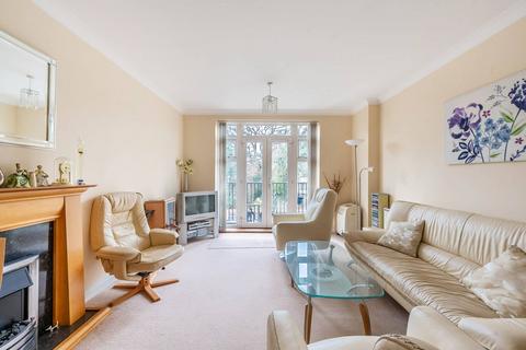 Stonegrove, Edgware, HA8 2 bed flat for sale