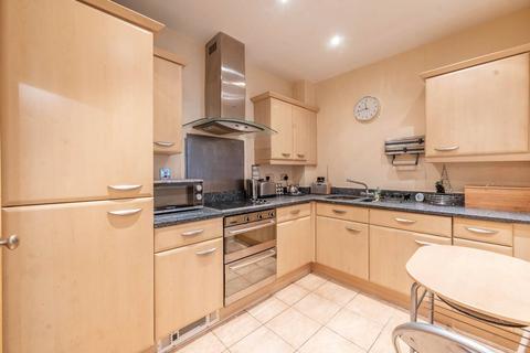 Stonegrove, Edgware, HA8 2 bed flat for sale