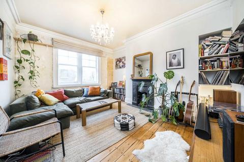 Mare Street, London E8 3 bed flat for sale