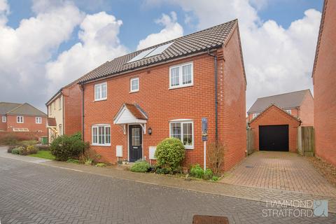 Harvey Close, Wymondham 3 bed detached house for sale