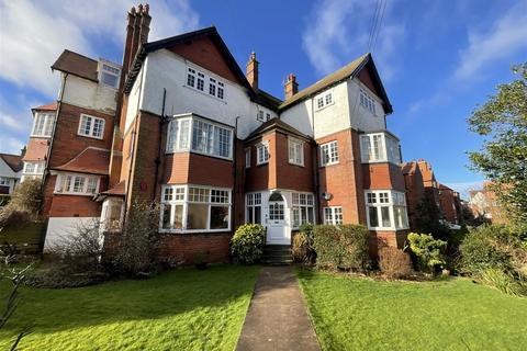 Esplanade Crescent, Scarborough YO11 2 bed apartment for sale