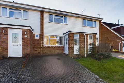 Reeves Close, Tonbridge TN12 2 bed terraced house for sale