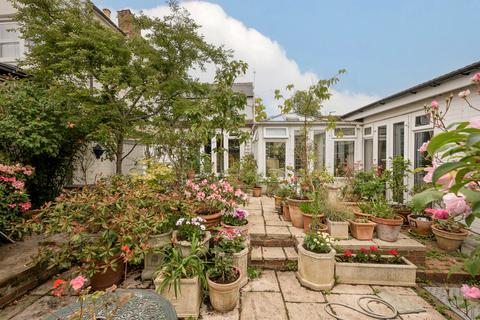Thornton Road, London SW19 3 bed terraced house for sale