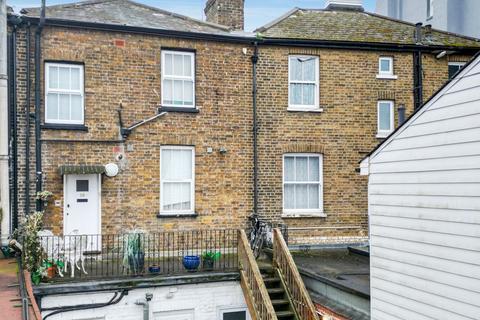 Bridge Road, East Molesey, KT8 1 bed flat for sale