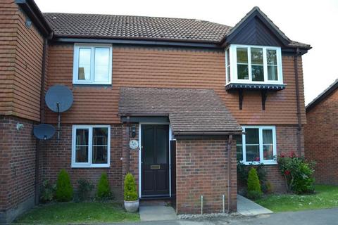 Finch Close, Tadley, RG26 2 bed maisonette for sale