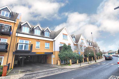 Featherstone Court, Southall UB2 1 bed apartment for sale