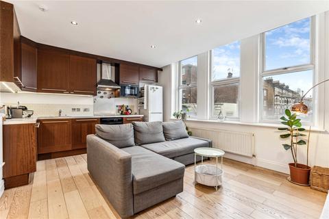 Lavender Hill, London, SW11 2 bed flat for sale