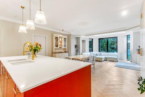 Strathray Gardens, Belsize Park 4 bed apartment for sale