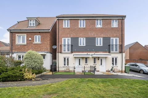 St. Catherine Road, Basingstoke 3 bed semi