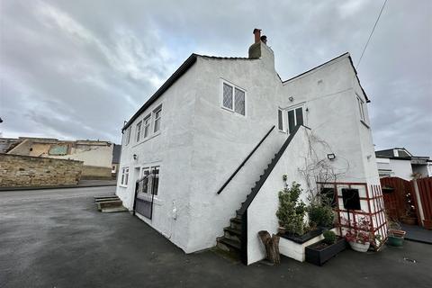 Hare Park Lane, Liversedge 3 bed semi