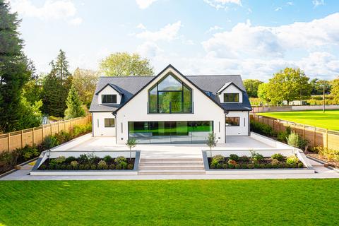 Billericay CM12 5 bed detached house for sale
