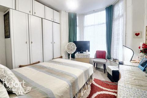 Ingleby Road, Ilford 2 bed apartment for sale