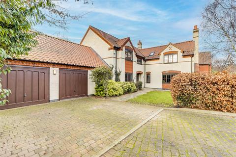 5 bedroom detached house for sale