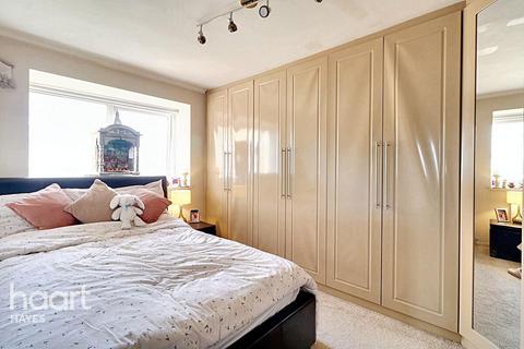 Evergreen Way, Hayes 2 bed flat for sale