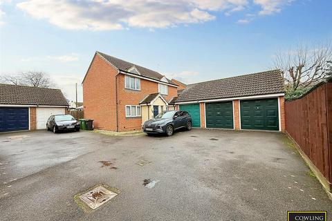 Rose Close, Wickford 2 bed semi