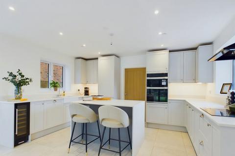 Llandyrnog LL16 4 bed detached house for sale