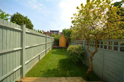 Market Place, East Finchley, N2 2 bed maisonette for sale