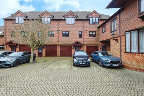 Borelli Mews, Farnham GU9 3 bed mews for sale