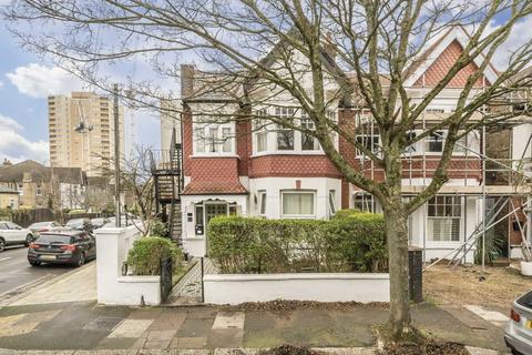 Chatsworth Gardens, London W3 2 bed flat for sale