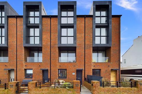 Promenade, Whitley Bay 4 bed townhouse for sale