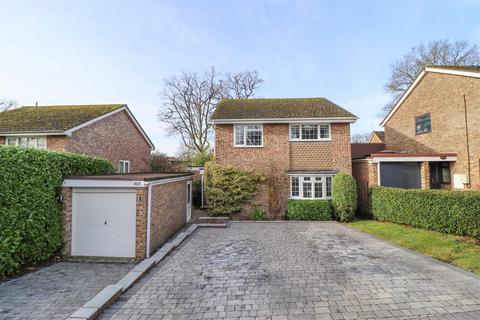 Tavistock Road, Fleet GU51 3 bed detached house for sale