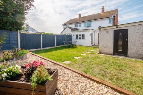 Dawlish Crescent, Rayleigh SS6 3 bed semi