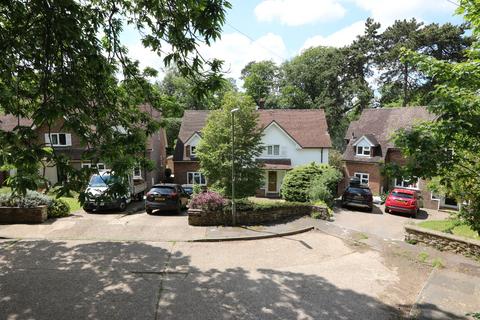 Summerhouse Close, Godalming GU7 4 bed detached house for sale