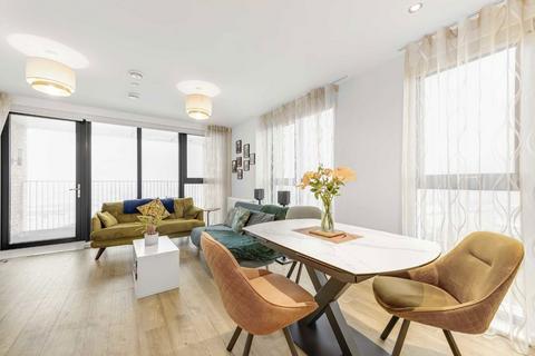 Lakeside Drive, London NW10 2 bed flat for sale