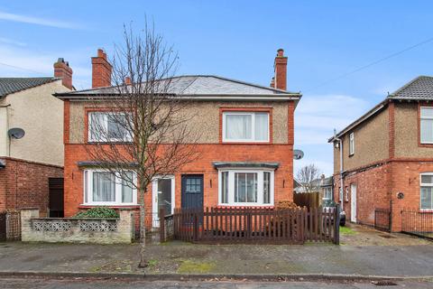 Neale Avenue, Kettering, NN16 3 bed semi