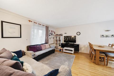 Walker Close, Arnos Grove N11 2 bed ground floor flat for sale