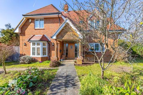 Hurn Way, Christchurch, BH23 4 bed detached house for sale