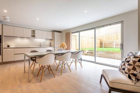 Acer Close, Charlton Kings... 4 bed semi