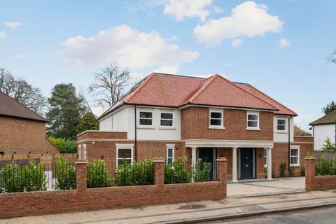 Queens Road, Walton on Thames, KT12 5 bed semi
