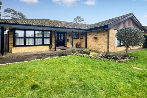 Homefield Road, Warlingham, CR6 9HU 3 bed detached bungalow for sale