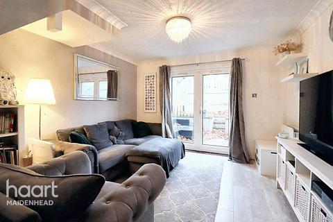 Stonefield Park, Maidenhead 2 bed terraced house for sale