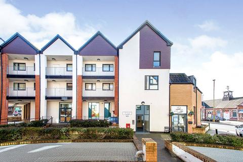 Attenborough Court, Watford WD19 2 bed flat for sale