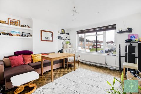 Fairlawn Close, London, N14 2 bed maisonette for sale