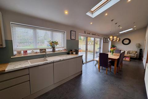 Birches Park Road, Codsall... 4 bed semi