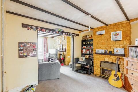 Finedon Road, Wellingborough NN9 2 bed semi