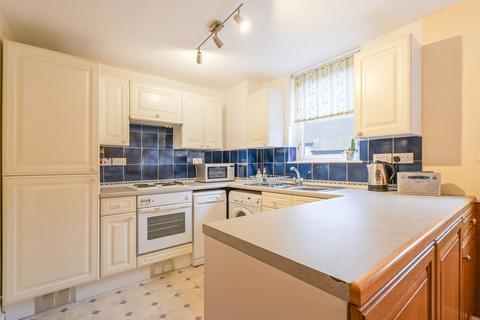 Burr Close, St Katharine Docks... 2 bed flat for sale