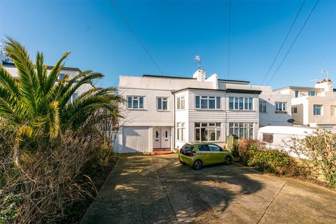 Shaftesbury Avenue, Goring