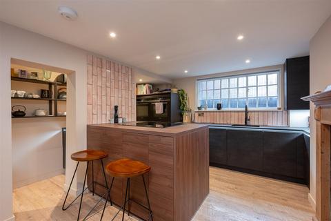 Castlegate, York, YO1 9RP 4 bed townhouse for sale