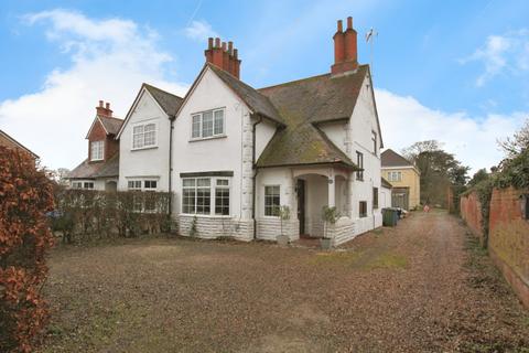 Main Street, Wawne, Hull, HU7 5XH 3 bed semi