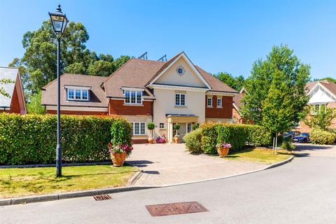 Montague Park, Winkfield 5 bed detached house for sale