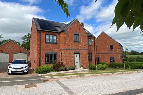 Meadowside View, Alton 4 bed detached house for sale