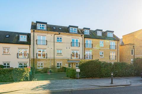 High Street, Hampton Hill TW12 2 bed flat for sale