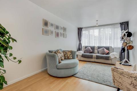 Mina Road, Elephant and Castle... 3 bed flat for sale