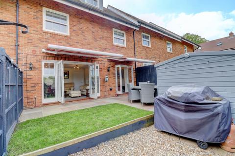 De Havilland Court, High Wycombe HP13 3 bed terraced house for sale