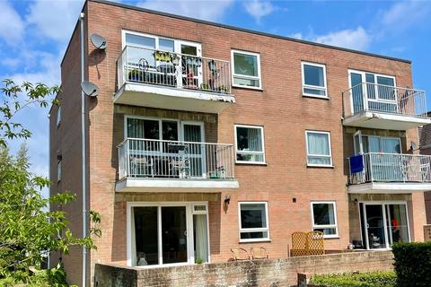 Lymington Road, Christchurch BH23 2 bed apartment for sale