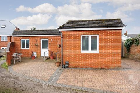 Colemans Moor Lane, Reading RG5 1 bed detached bungalow for sale